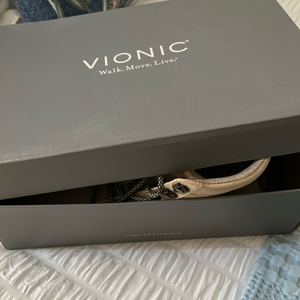 Vionic Cream Water Repellent Boots